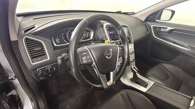 2017 Gray Metallic Volvo XC60 T5 Dynamic AWD SUV