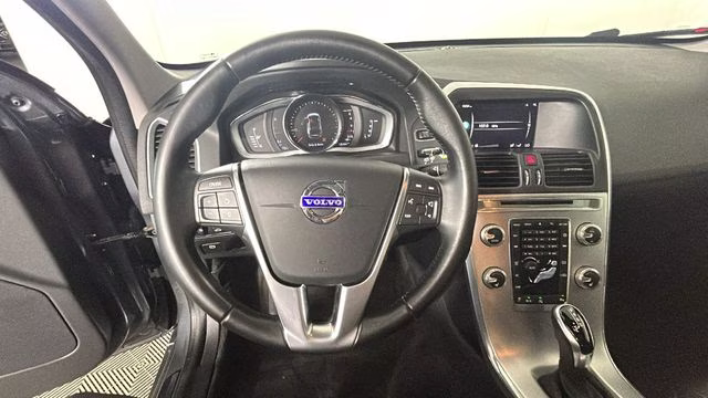 2017 Gray Metallic Volvo XC60 T5 Dynamic AWD SUV