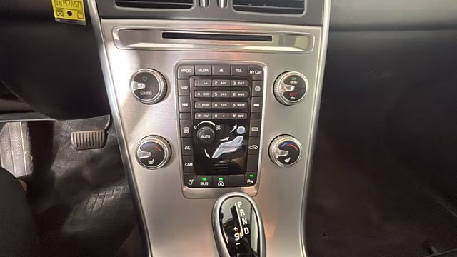 2017 Gray Metallic Volvo XC60 T5 Dynamic AWD SUV