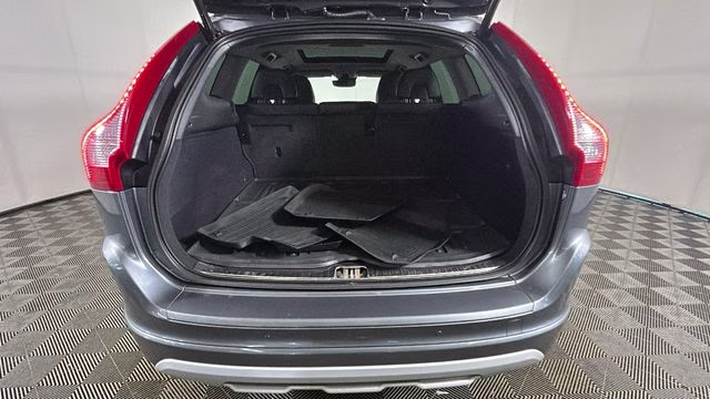 2017 Gray Metallic Volvo XC60 T5 Dynamic AWD SUV