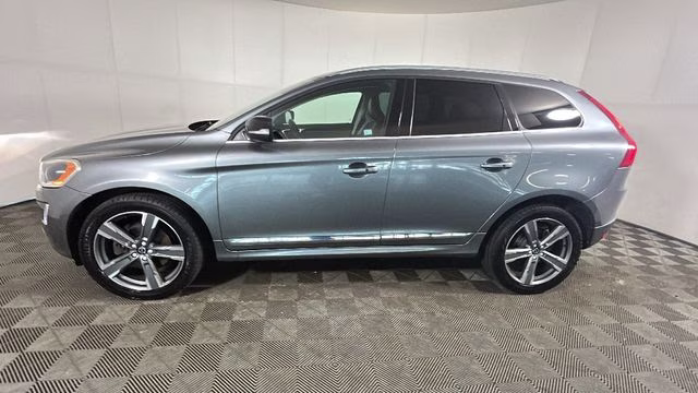 2017 Gray Metallic Volvo XC60 T5 Dynamic AWD SUV