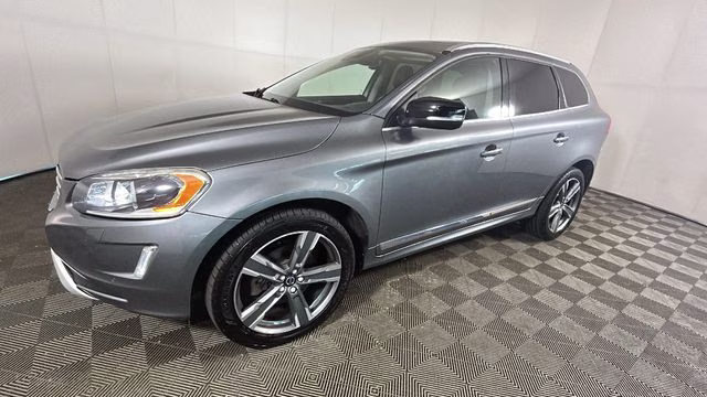 2017 Gray Metallic Volvo XC60 T5 Dynamic AWD SUV