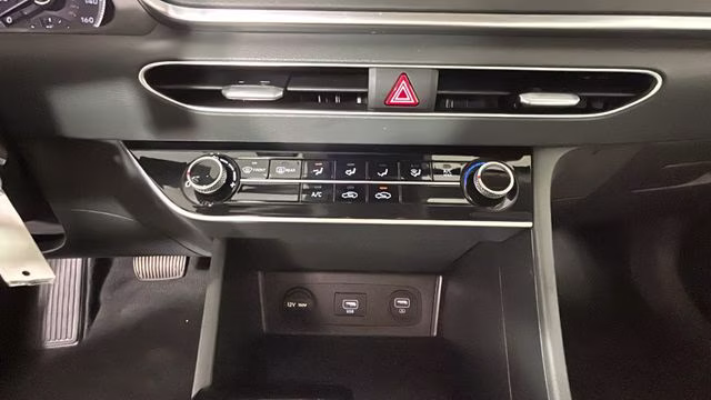 2023 Onyx Black Hyundai Sonata SE FWD Sedan