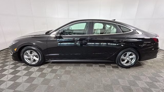 2023 Onyx Black Hyundai Sonata SE FWD Sedan