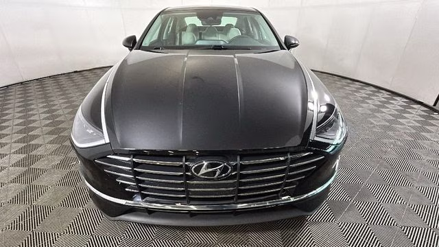 2023 Onyx Black Hyundai Sonata SE FWD Sedan