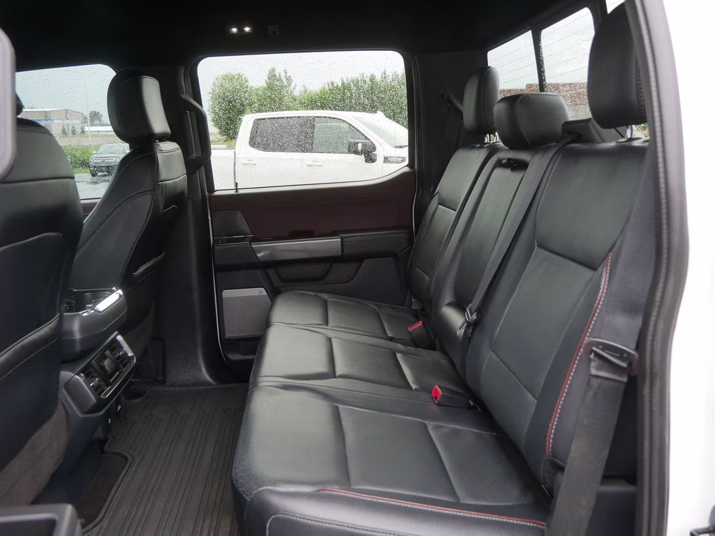 2022 Oxford White Ford F-150 Lariat 4X4 Truck