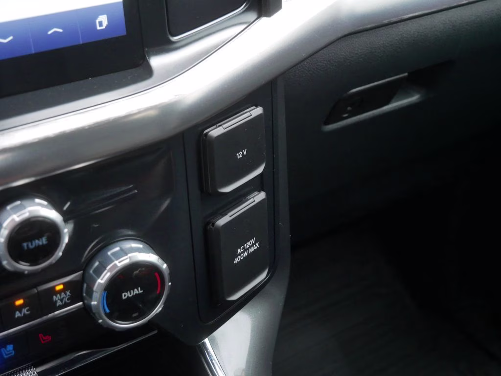 2022 Oxford White Ford F-150 Lariat 4X4 Truck
