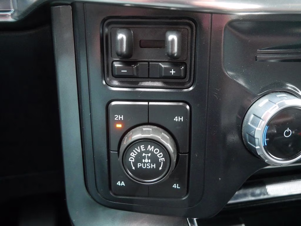 2022 Oxford White Ford F-150 Lariat 4X4 Truck