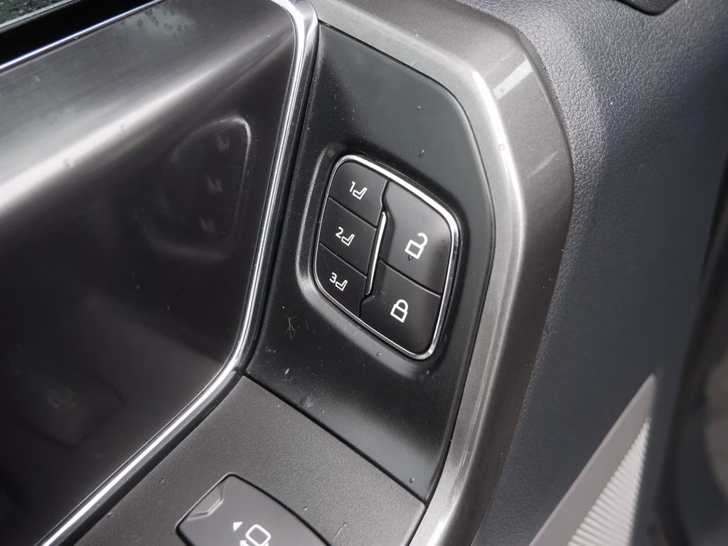 2022 Oxford White Ford F-150 Lariat w/ 501A + Sport Appearance Pckg 4X4 Truck