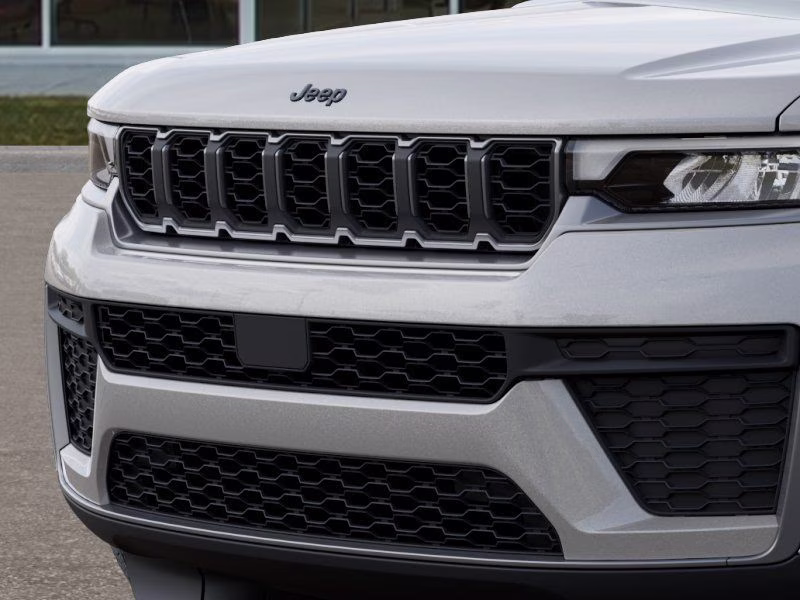 2026 Silver Zynith Jeep Grand Cherokee Laredo Altitude 4X4 SUV