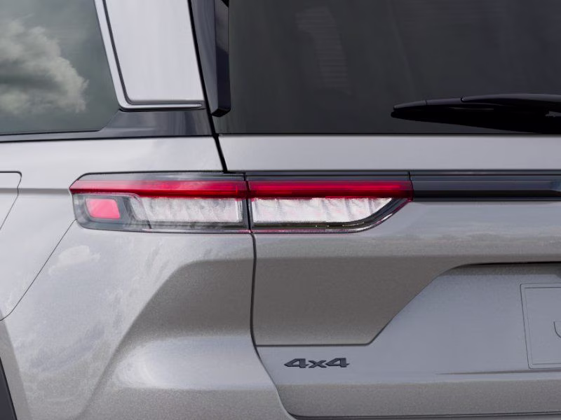 2026 Silver Zynith Jeep Grand Cherokee Laredo Altitude 4X4 SUV
