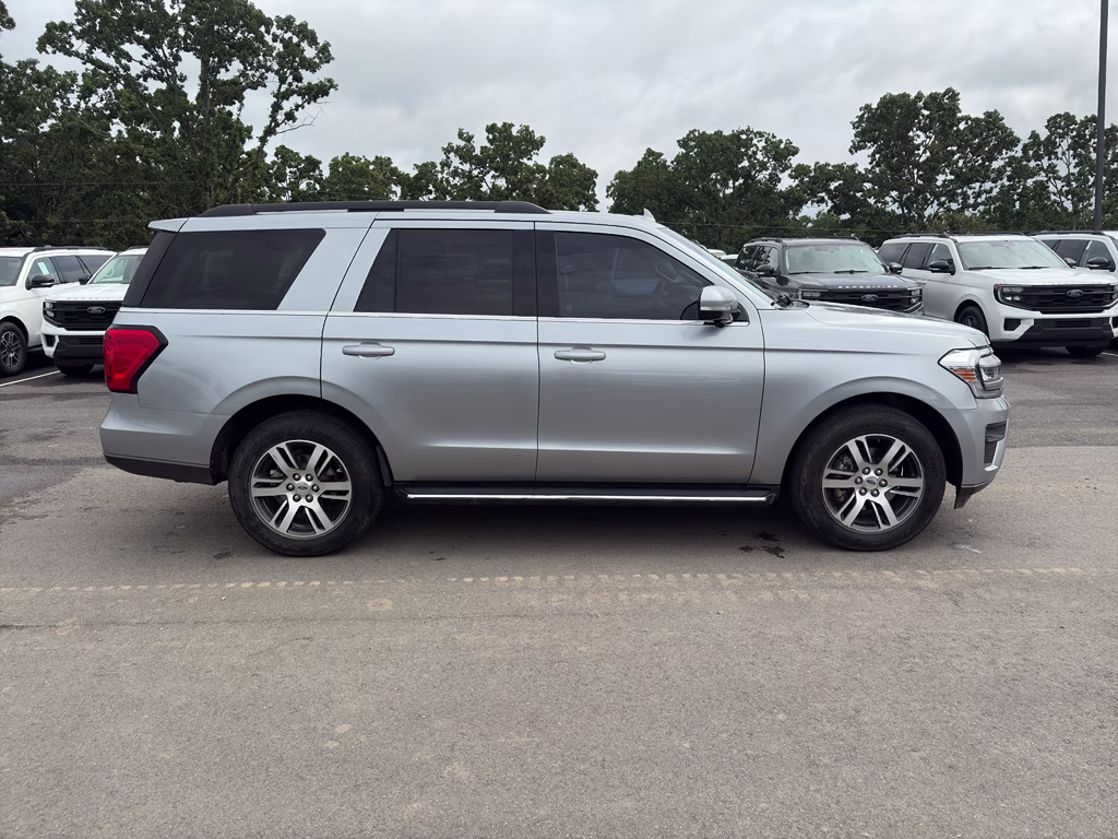 2022 ICONIC SILVER METALLIC Ford Expedition XLT RWD SUV