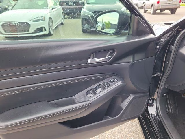 2020 Super Black Clearcoat Nissan Altima 2.5 S FWD Sedan