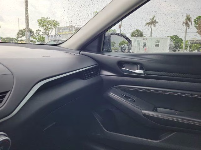 2020 Super Black Clearcoat Nissan Altima 2.5 S FWD Sedan