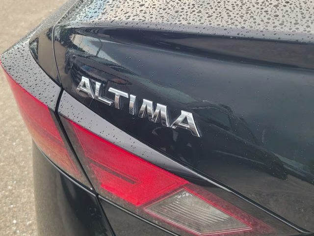 2020 Super Black Clearcoat Nissan Altima 2.5 S FWD Sedan