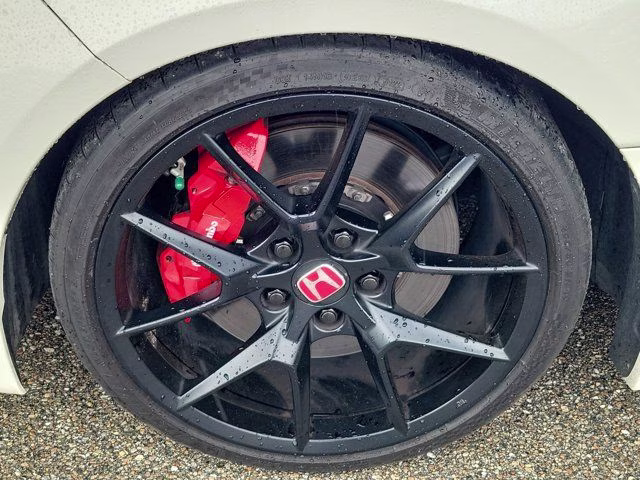 2024 Championship White Honda Civic Type R FWD Hatchback