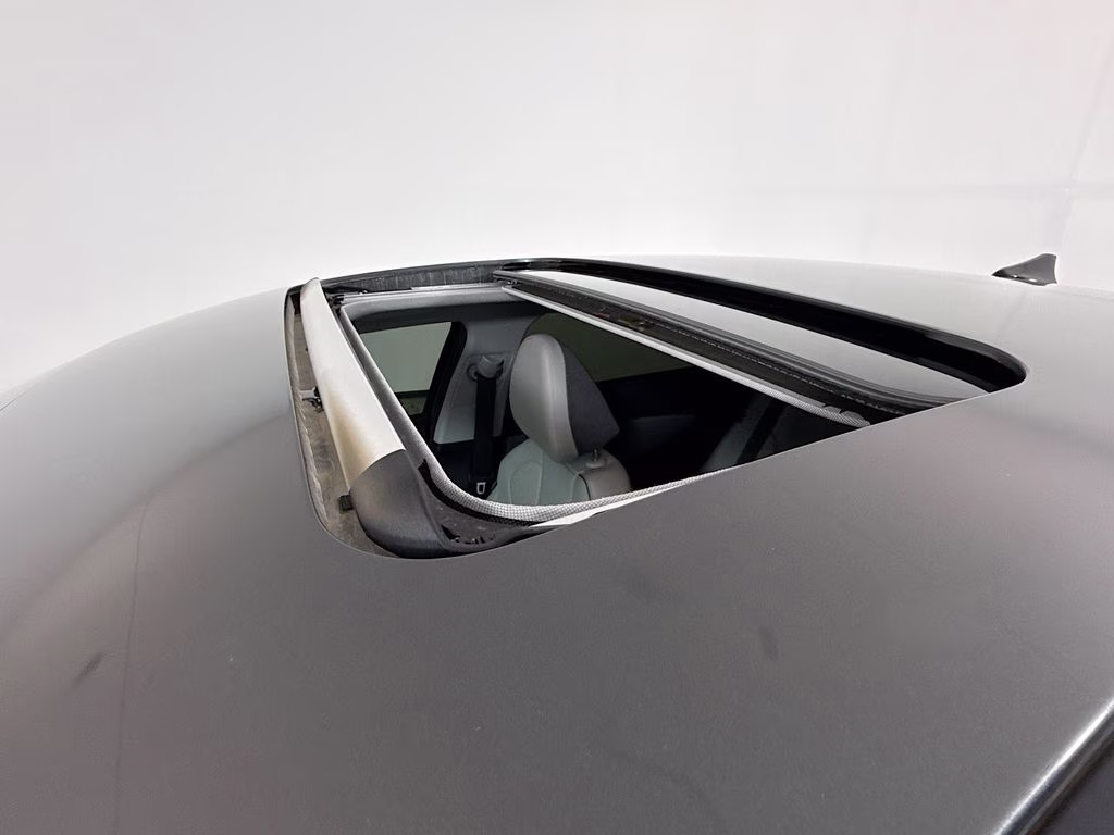 2024 Amazon Gray Hyundai Elantra Limited FWD Sedan