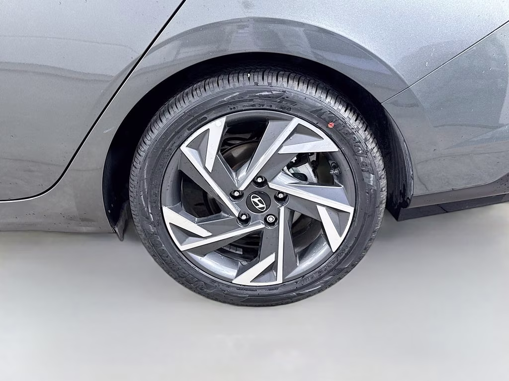 2024 Amazon Gray Hyundai Elantra Limited FWD Sedan
