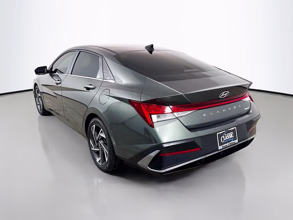 2024 Amazon Gray Hyundai Elantra Limited FWD Sedan