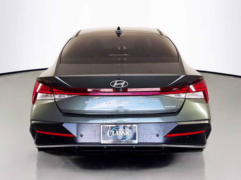 2024 Amazon Gray Hyundai Elantra Limited FWD Sedan