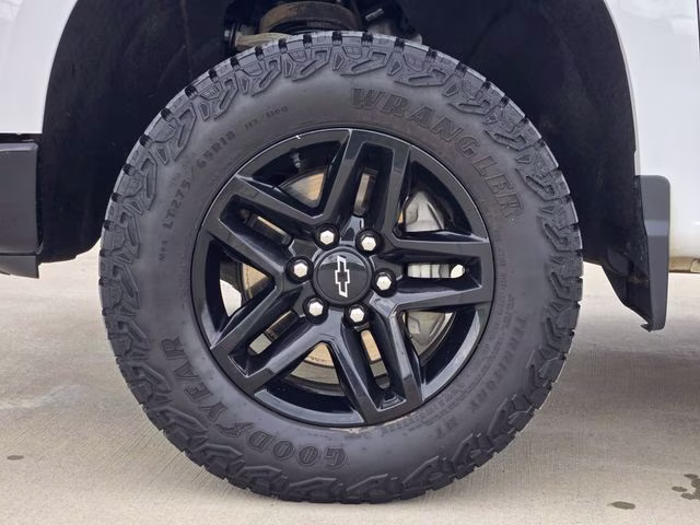 2024 Summit White Chevrolet Silverado 1500 LT Trail Boss 4X4 Truck