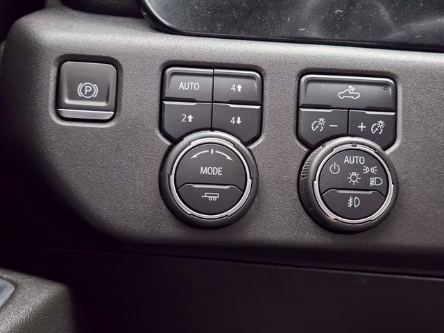 2024 Summit White Chevrolet Silverado 1500 LT Trail Boss 4X4 Truck