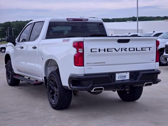 2024 Summit White Chevrolet Silverado 1500 LT Trail Boss 4X4 Truck