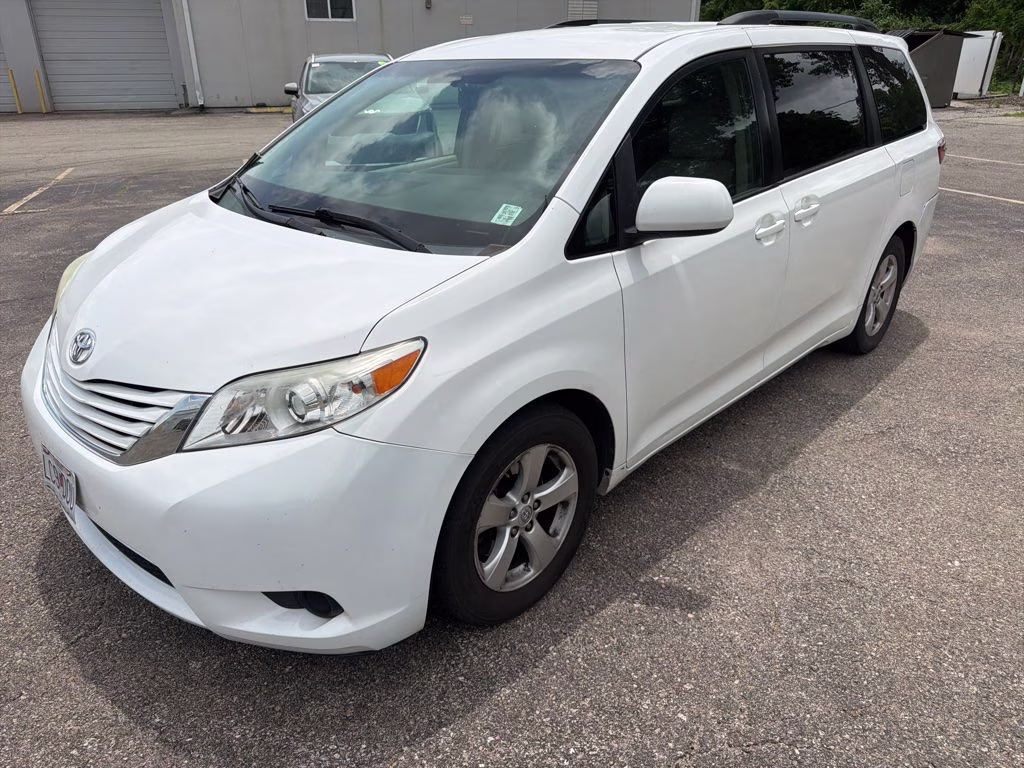 Used 2015 Toyota Sienna LE with VIN 5TDKK3DCXFS578749 for sale in Kansas City