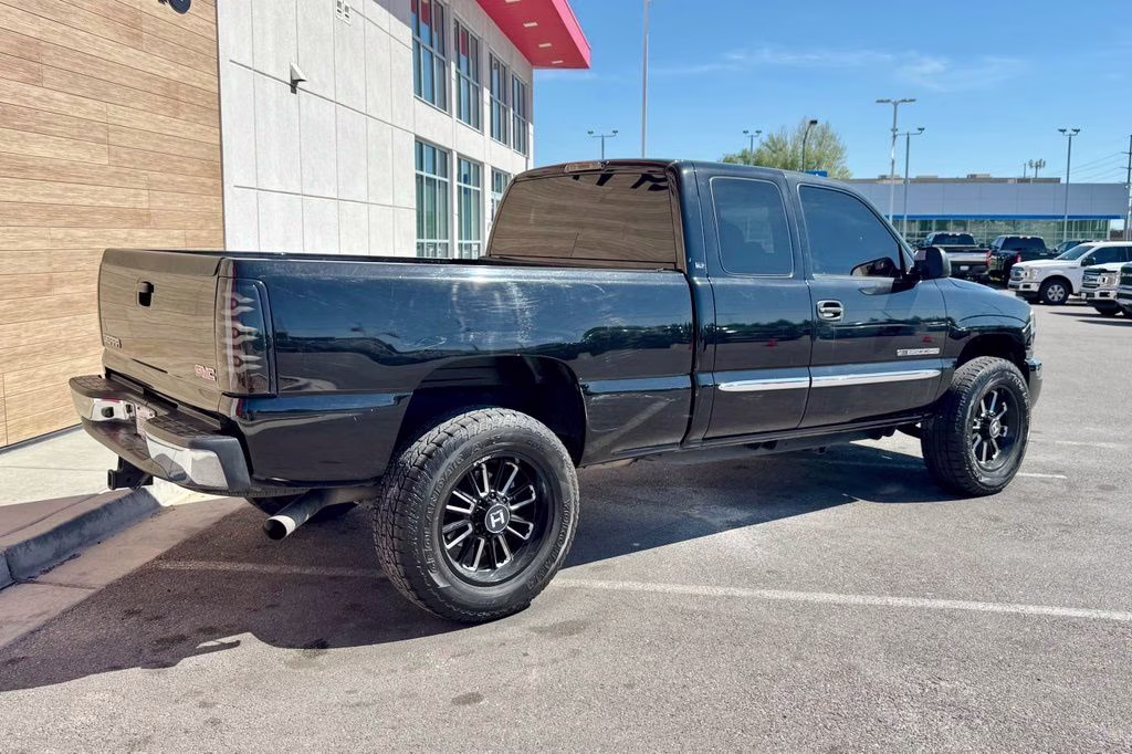 2005 Onyx Black GMC Sierra 2500HD SLT RWD Truck