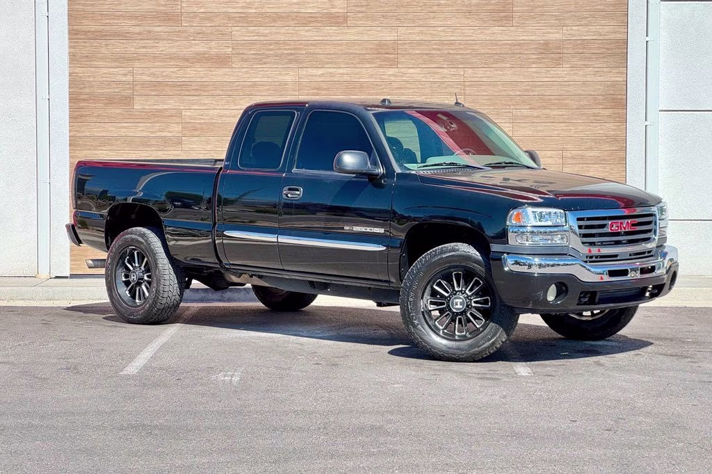 2005 Onyx Black GMC Sierra 2500HD SLT RWD Truck