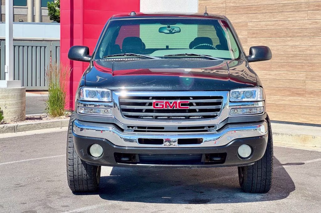2005 Onyx Black GMC Sierra 2500HD SLT RWD Truck
