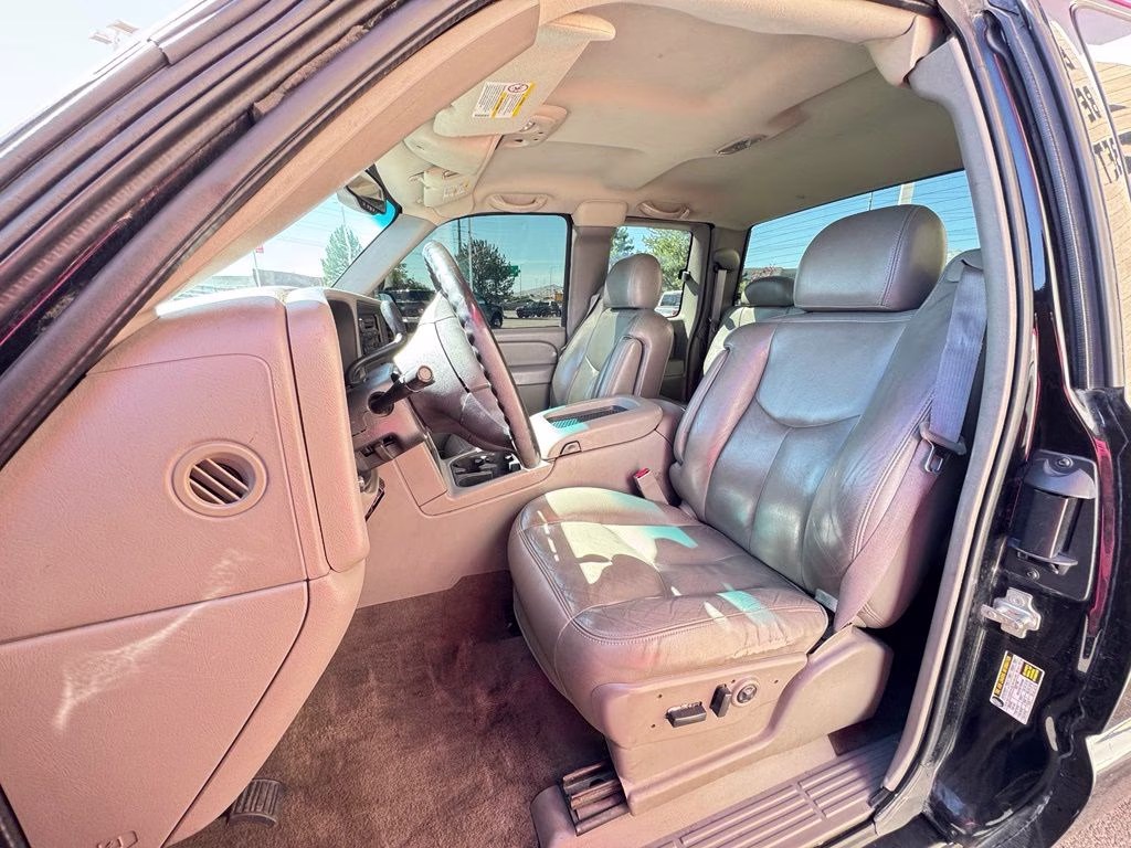 2005 Onyx Black GMC Sierra 2500HD SLT RWD Truck