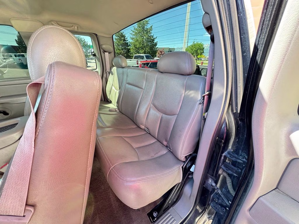 2005 Onyx Black GMC Sierra 2500HD SLT RWD Truck
