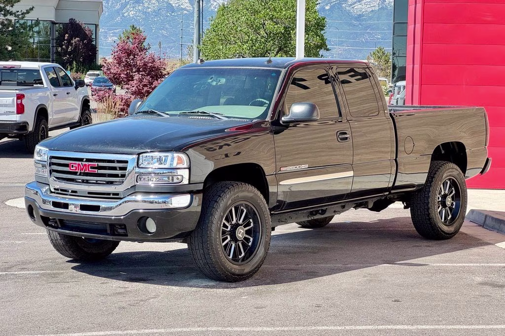 2005 Onyx Black GMC Sierra 2500HD SLT RWD Truck