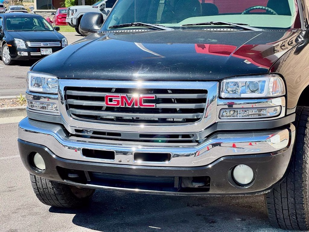 2005 Onyx Black GMC Sierra 2500HD SLT RWD Truck