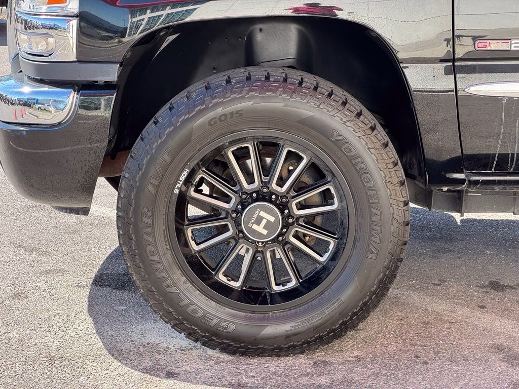 2005 Onyx Black GMC Sierra 2500HD SLT RWD Truck