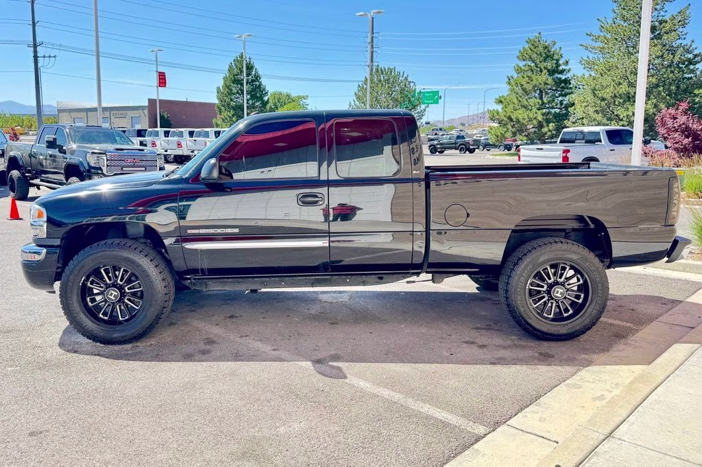2005 Onyx Black GMC Sierra 2500HD SLT RWD Truck