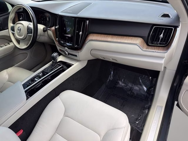 2021 Denim Blue Metallic Volvo XC60 T6 Momentum AWD SUV