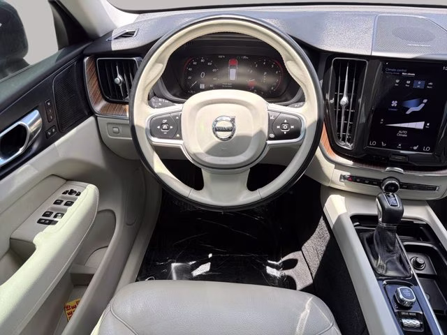 2021 Denim Blue Metallic Volvo XC60 T6 Momentum AWD SUV