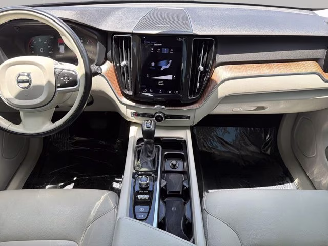 2021 Denim Blue Metallic Volvo XC60 T6 Momentum AWD SUV