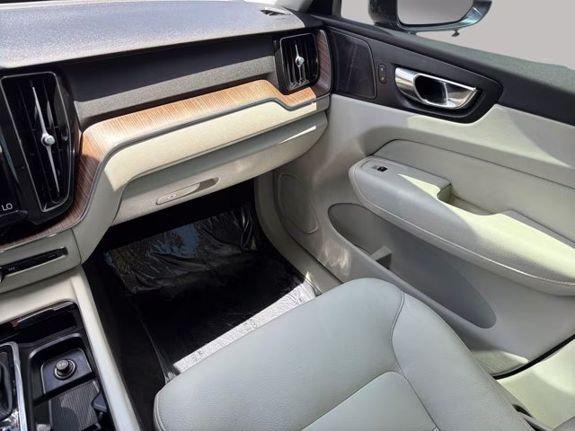 2021 Denim Blue Metallic Volvo XC60 T6 Momentum AWD SUV