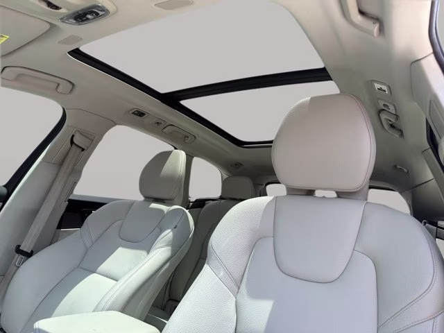 2021 Denim Blue Metallic Volvo XC60 T6 Momentum AWD SUV
