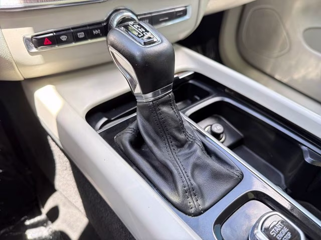 2021 Denim Blue Metallic Volvo XC60 T6 Momentum AWD SUV