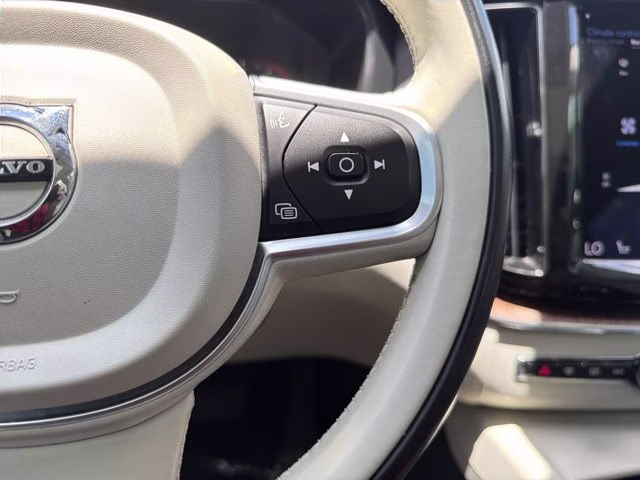 2021 Denim Blue Metallic Volvo XC60 T6 Momentum AWD SUV