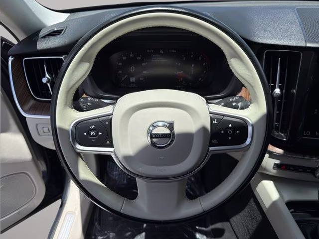 2021 Denim Blue Metallic Volvo XC60 T6 Momentum AWD SUV