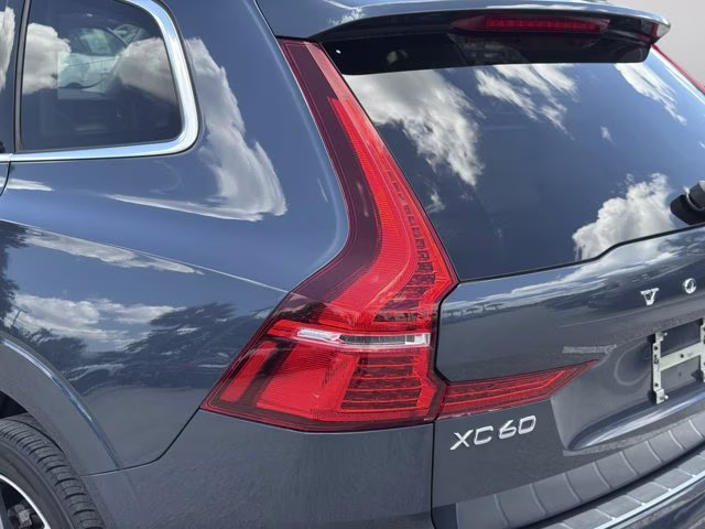 2021 Denim Blue Metallic Volvo XC60 T6 Momentum AWD SUV
