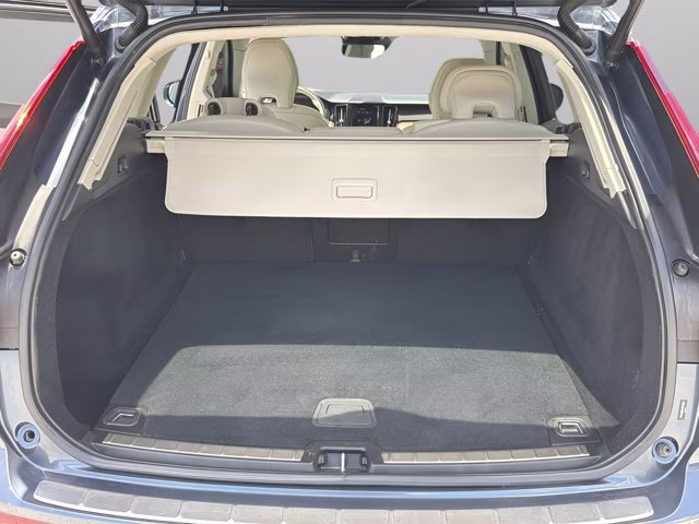 2021 Denim Blue Metallic Volvo XC60 T6 Momentum AWD SUV