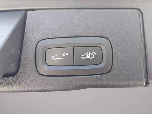 2021 Denim Blue Metallic Volvo XC60 T6 Momentum AWD SUV