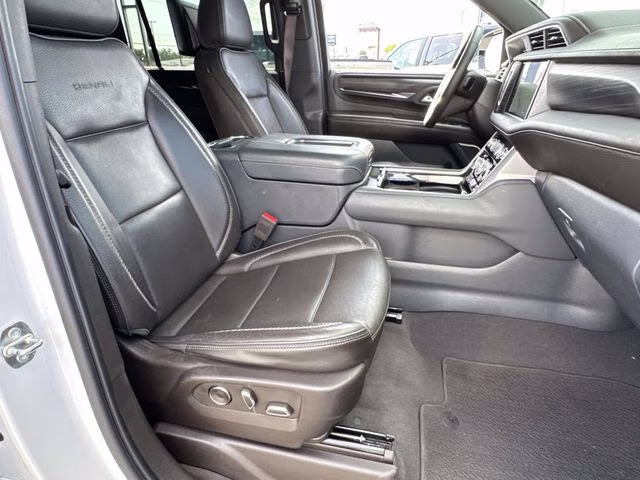 2023 White Frost GMC Yukon XL Denali RWD SUV