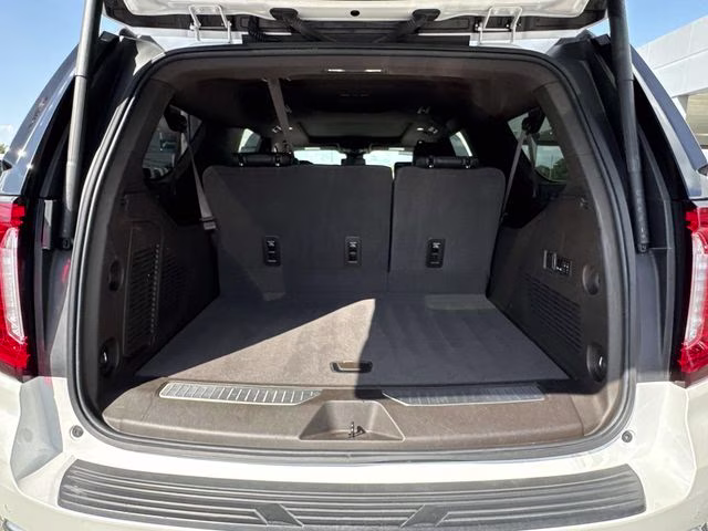 2023 White Frost GMC Yukon XL Denali RWD SUV